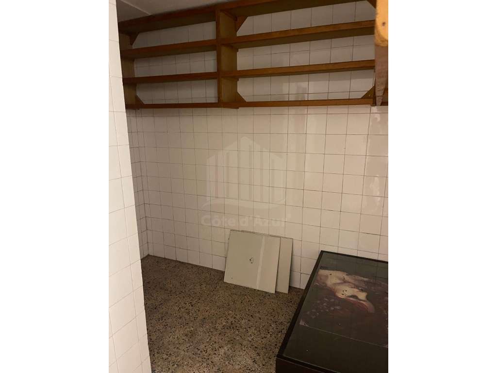 Loja para venda no centro de Sesimbra - Grande imagem: 5/8