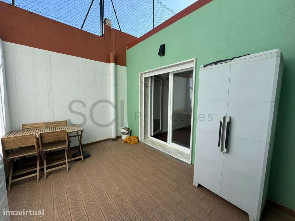 Apartamento T2 Centro de Almada Remodelado com Terraço-6