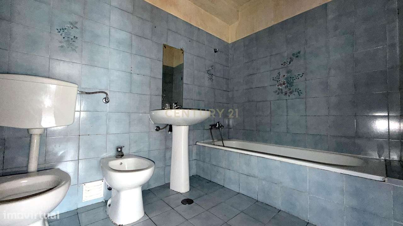 Apartamento T4 com Varanda e Arrecadação, no Centro do Pinhal Novo-12