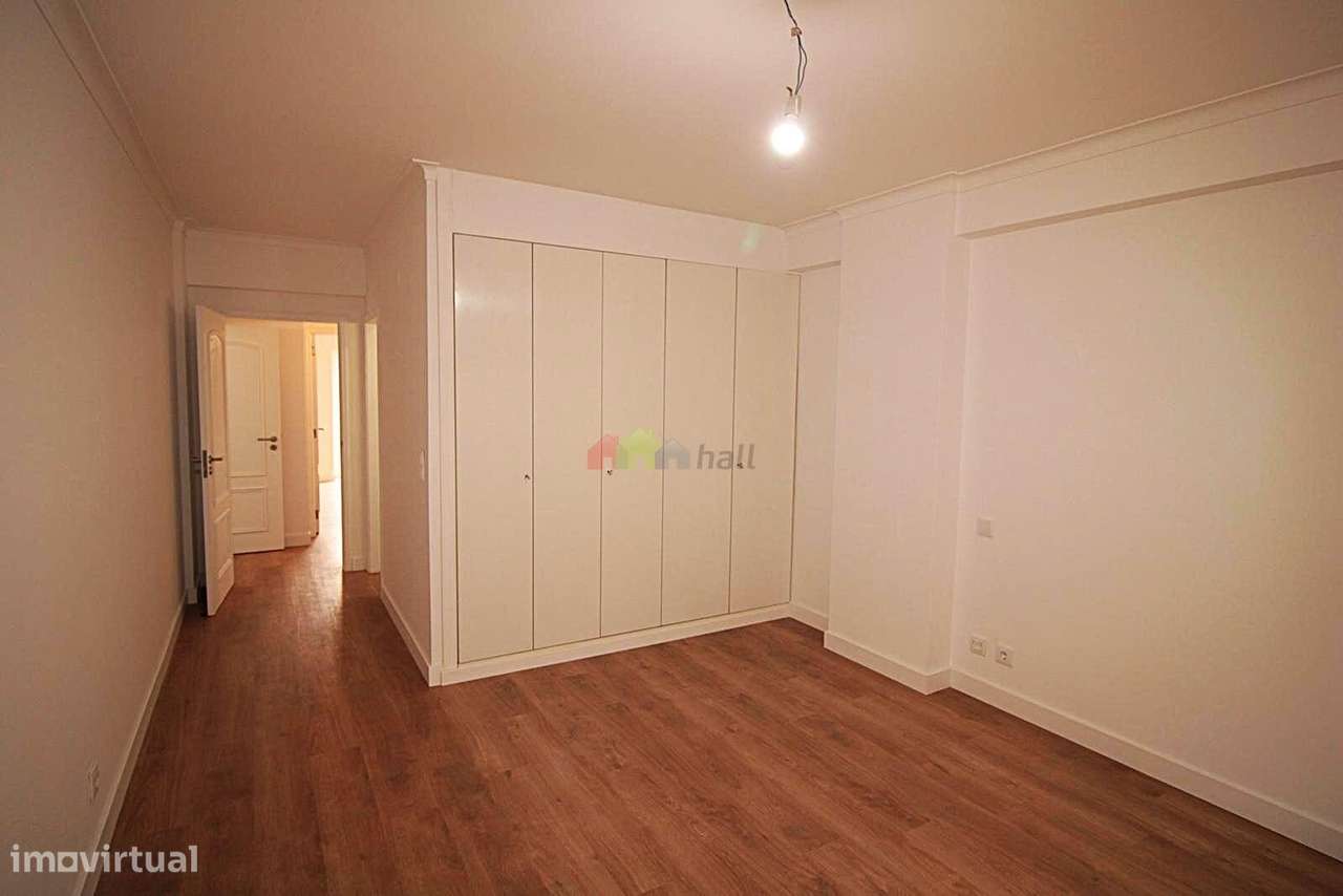 Apartamento T3 c/ garagem e arrecadação na Estrada da Luz-10
