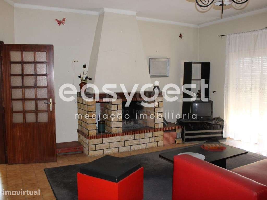 Moradia de dois pisos a poucos quilómetros do Santuário de Fátima - Grande imagem: 2/57