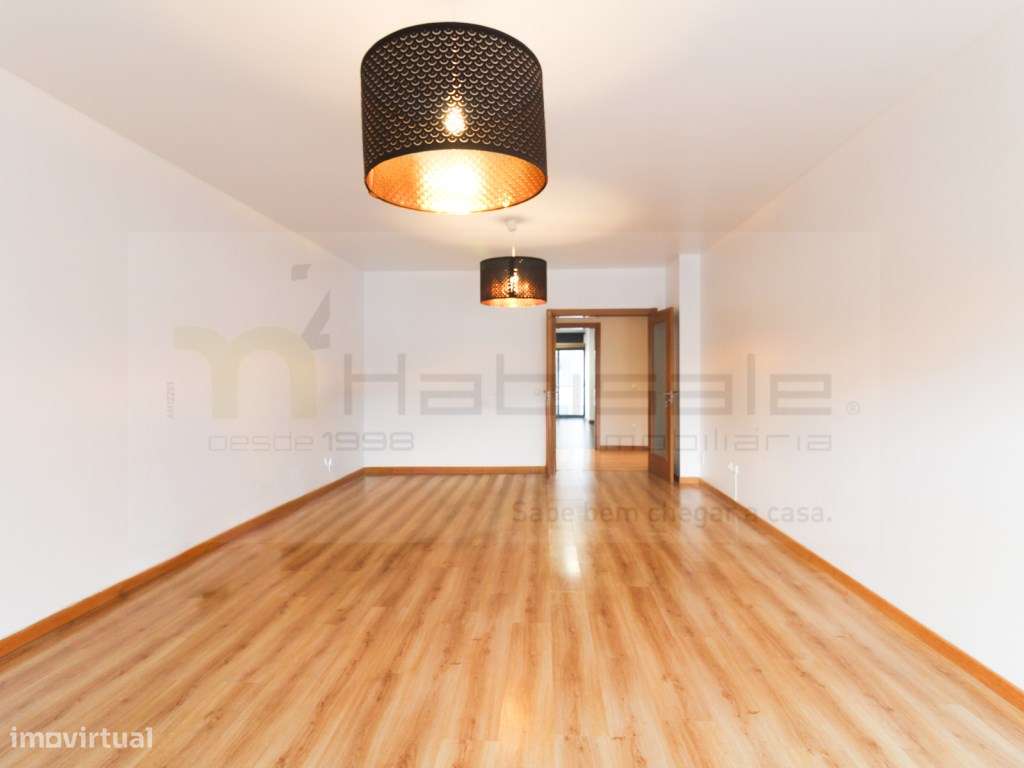 T2 na Ramada, com parqueamento e arrecadação. - Grande imagem: 3/23