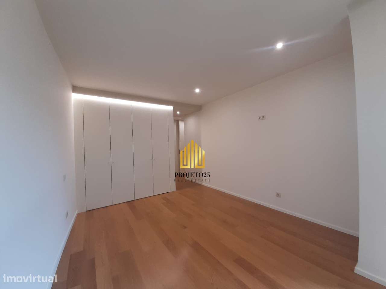 T3 NOVO de Luxo com área bruta de 170m2, junto ao centro e ao Metro!-25