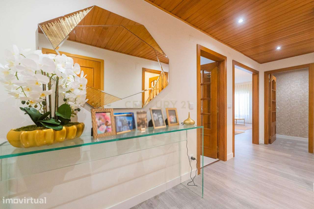 Apartamento T3 com Garagem em Loures-12