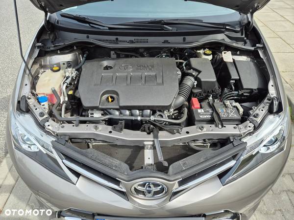 Toyota Auris 1.6 Premium Comfort - 18