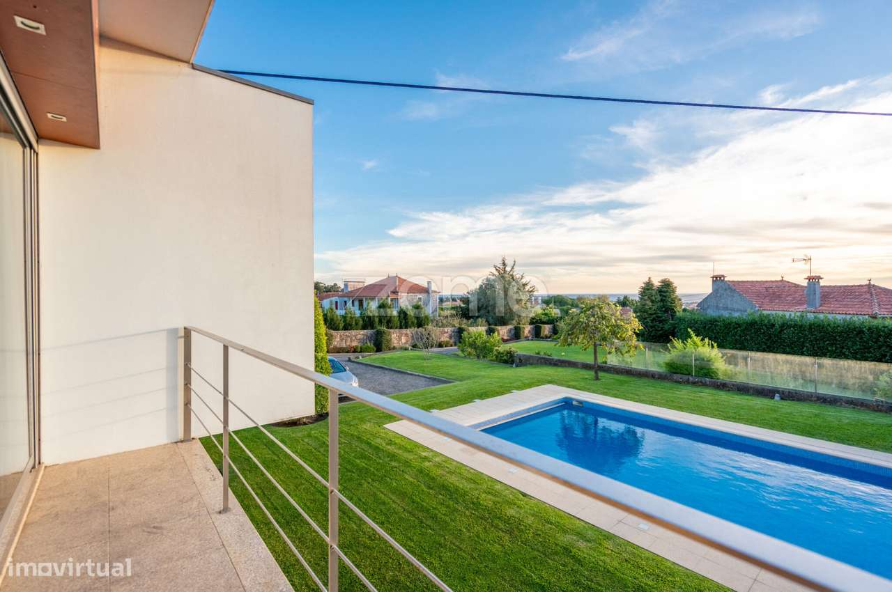 Moradia T4 com piscina | Esposende-27