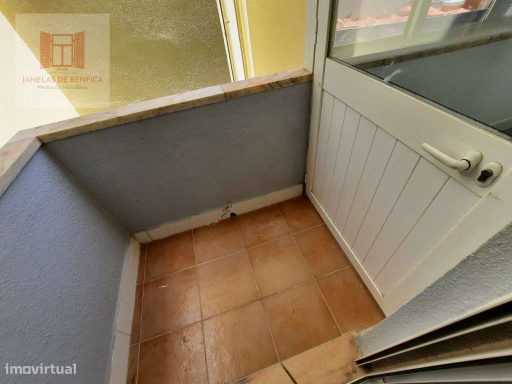 T1 remodelado c/ Cozinha Equipada- Centro Amadora-10
