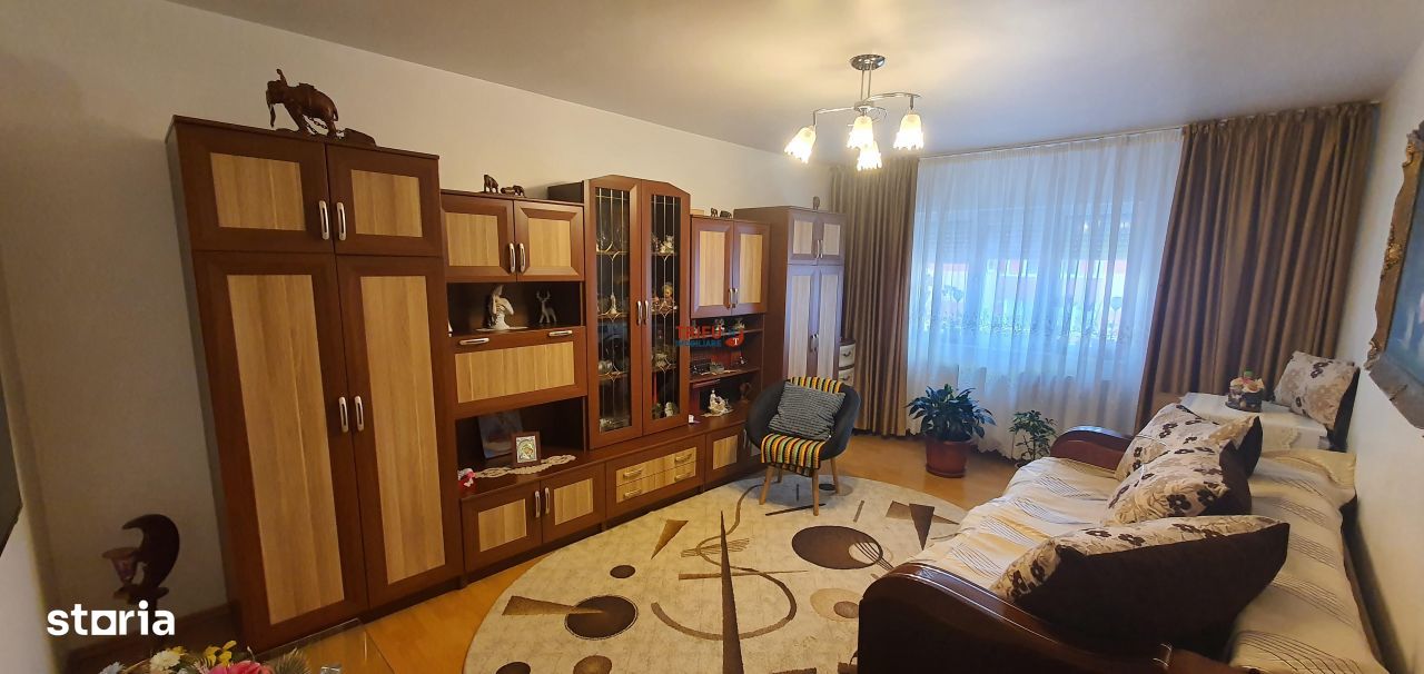 Apartament de vanzare in zona Mercur