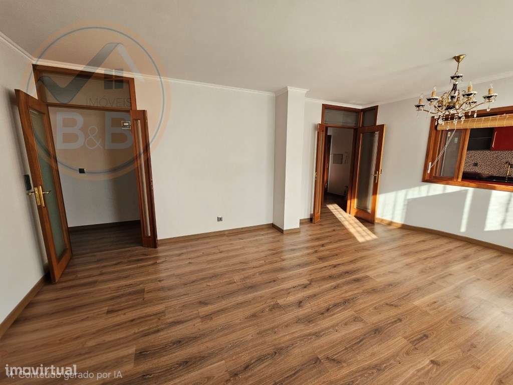 Apartamento T3 com garagem em Valbom-3