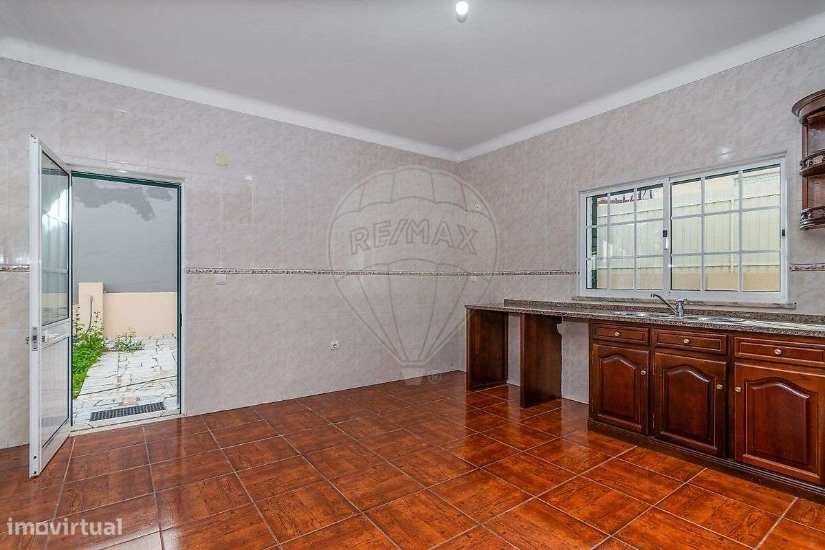 Moradia isolada T2+2 para venda na Quinta do Conde-6