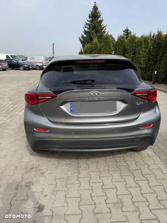 Infiniti Q30 1.6t DCT Premium - 4