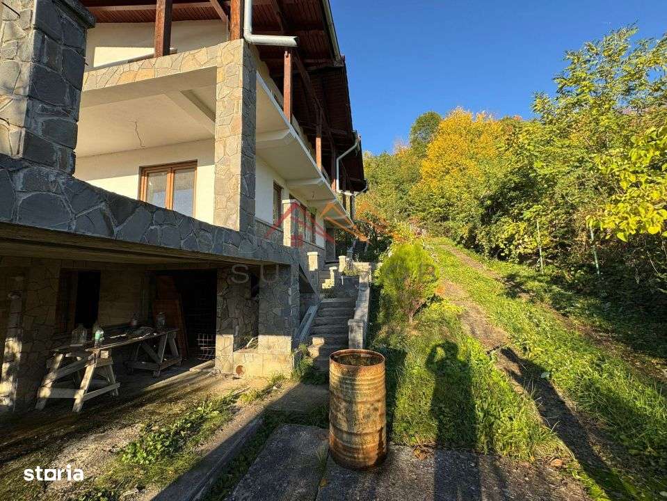 Vila S+P+E, priveliste deosebita, 6 camere, garaj, terasa, Cornu, PH-6