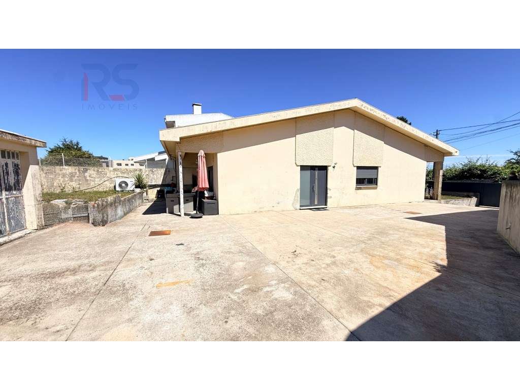 Moradia T3 Térrea no Castelo da Maia com Excelente Espaço Exterior-14
