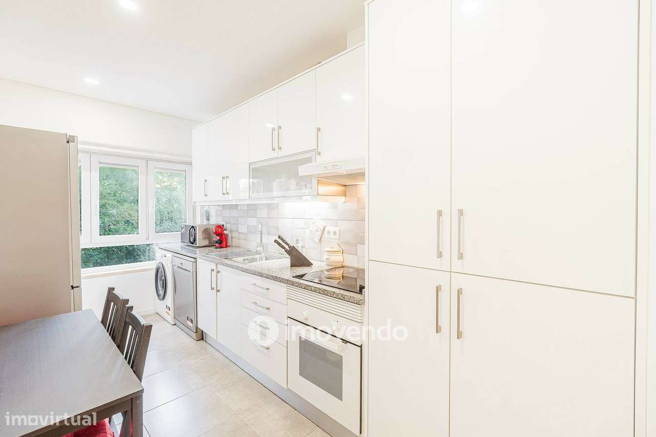 Apartamento T2, com áreas amplas e varanda, na Póvoa de Santa Iria-8