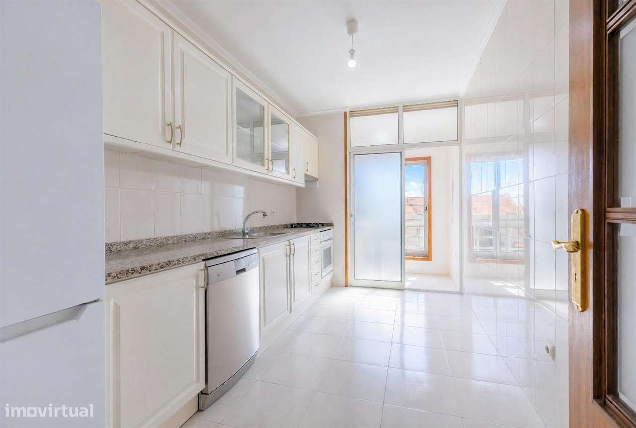 Apartamento T3 com Duas Garagens Fechadas em Águas Santas, Maia-8