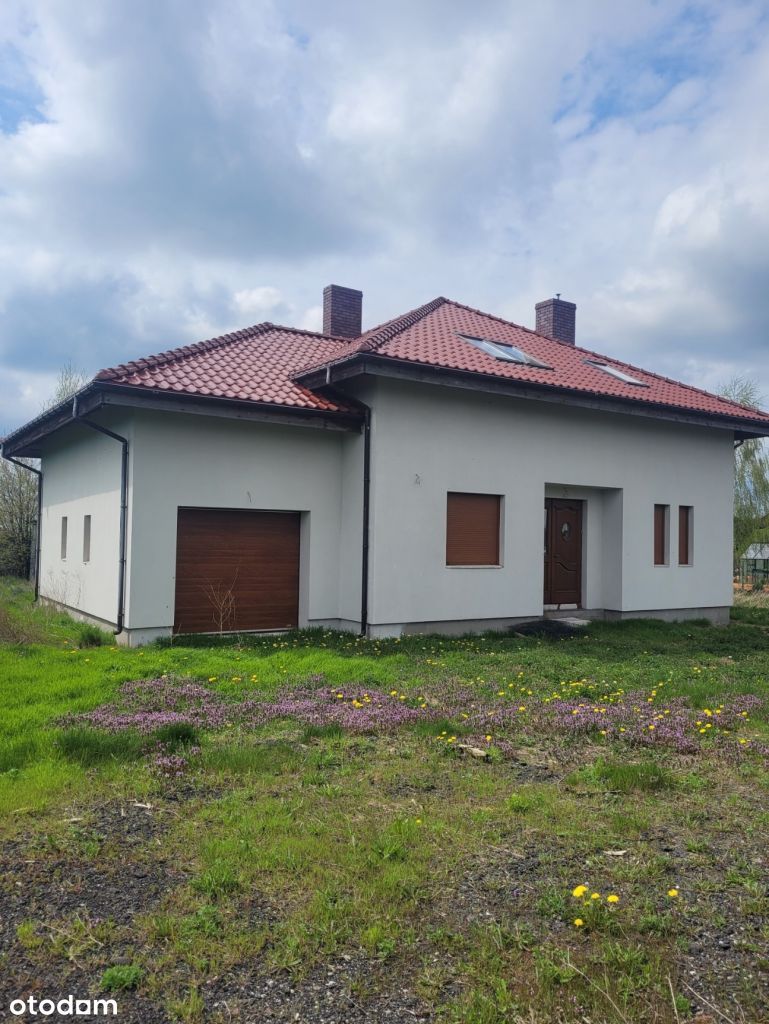 Dom, 189,80 m², Czołowo