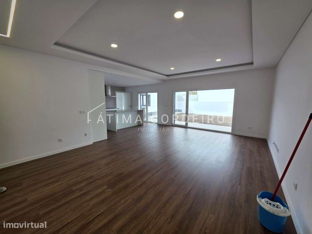 Fantástica Moradia Isolada Térrea T4 Fernão Ferro-1