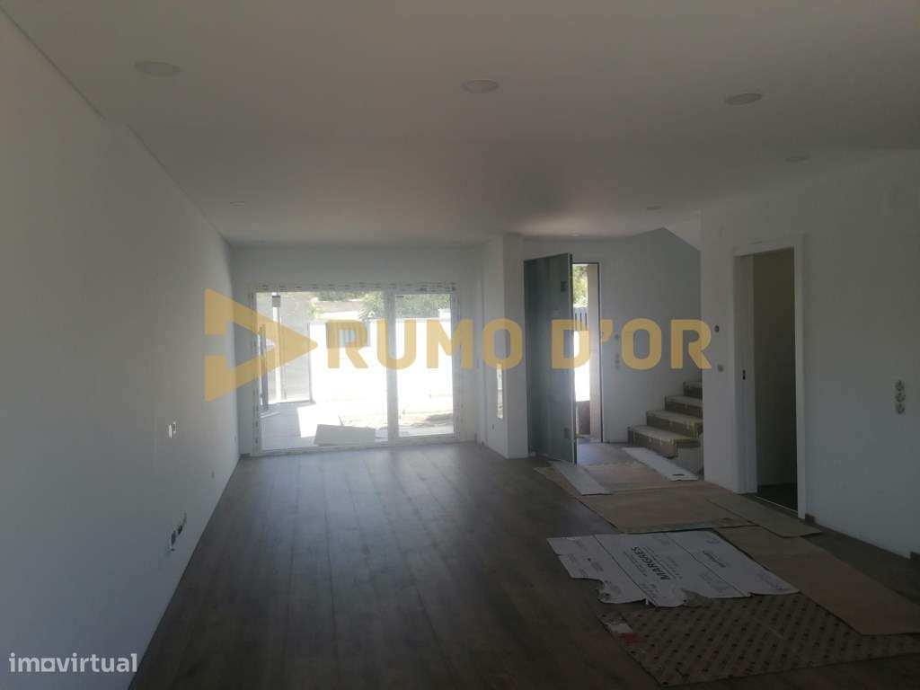 Moradia T3, garagem, terraço e jardins ( CHAVE NA MÃO ) - Grande imagem: 4/20