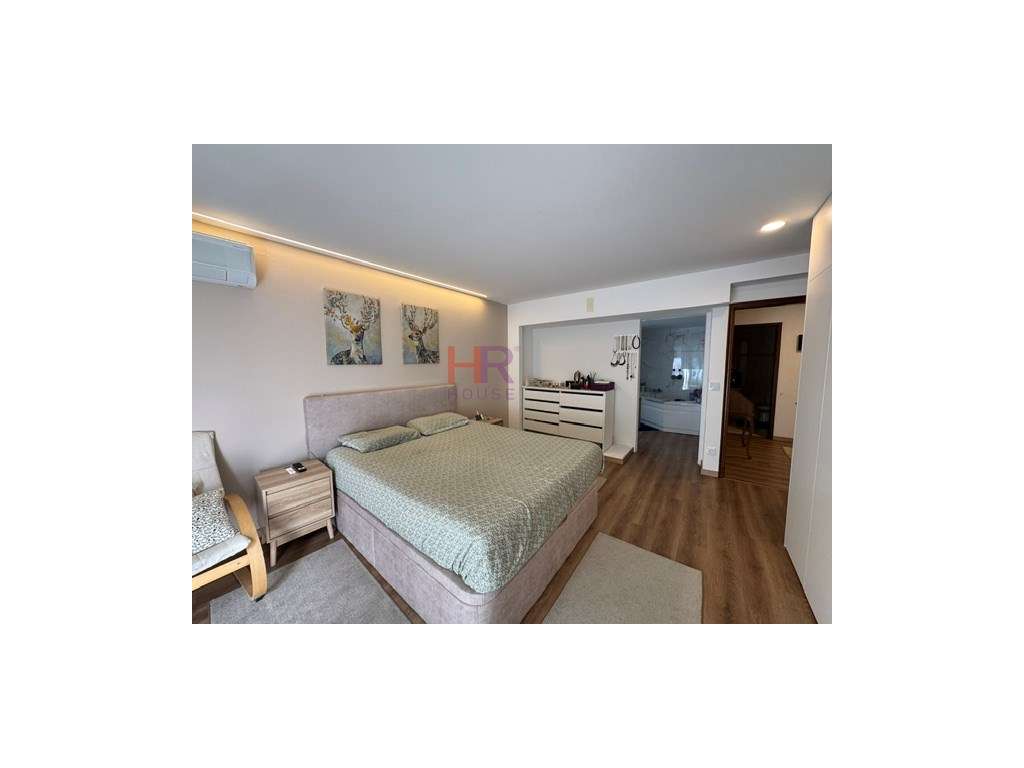 Vende-se Moradia Isolada M4+1 com garagem e jardim.-32