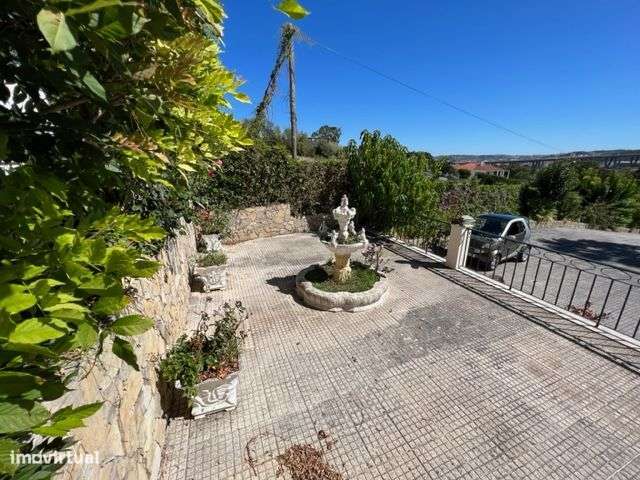 Excelente Moradia c/Piscina, Ringue desportivo, Garagem-19