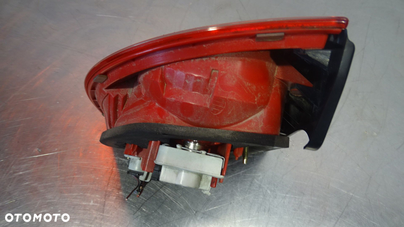 LAMPA PRAWA TYLNA VOLKSWAGEN PASSAT B5 FL 3B5945096AE - 3