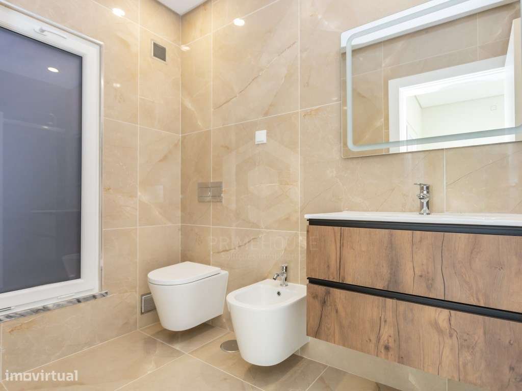 Moradia isolada T5 acabamentos Premium/ piscina e garagem-46