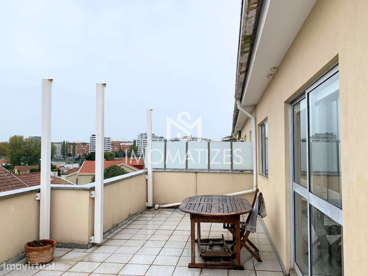Apartamento T3 com Garagem e Terraço – Ramalde, Porto-17