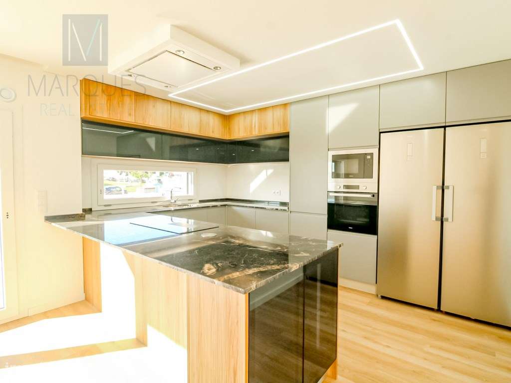 Moradia V4 com Garagem, Jardim e Piscina nas Quintinhas - Charneca ... - Grande imagem: 4/30