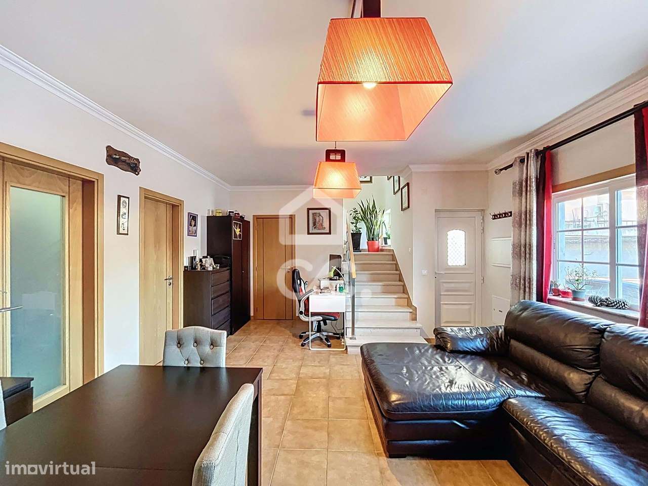 Moradia T4 no Centro do Bombarral com Garagem, Quintal e Varanda - Grande imagem: 3/29