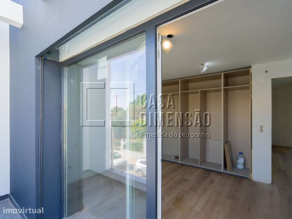 Moradia isolada de tipologia T4 localizada na zona da Charneca da C...-32