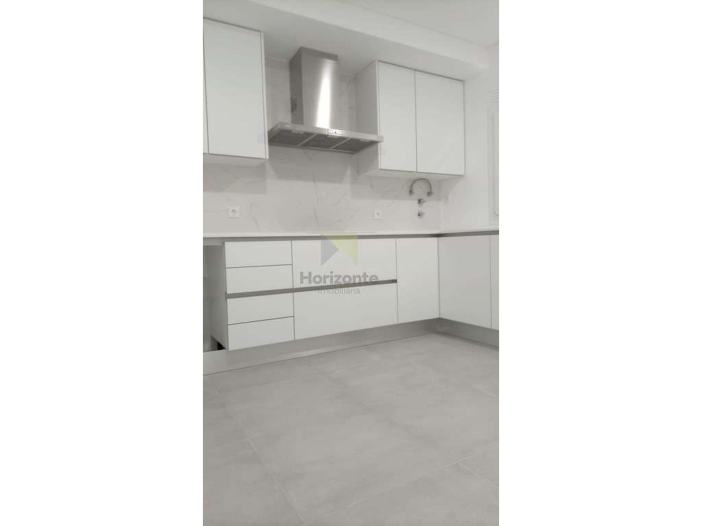 Moradia Geminada T3 + 1 - Fernão Ferro-1