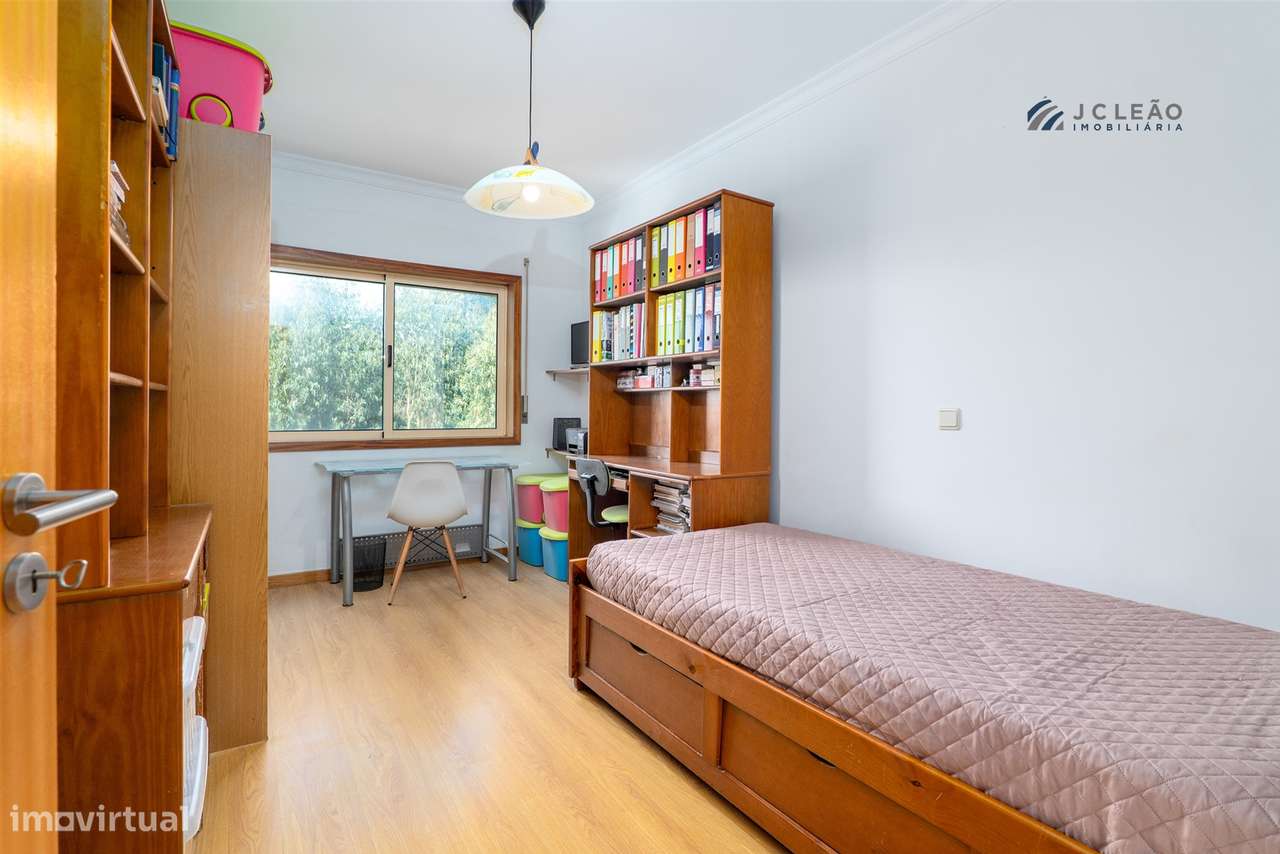 T3 com Excelente Exposição Solar no Coração de Paredes-29