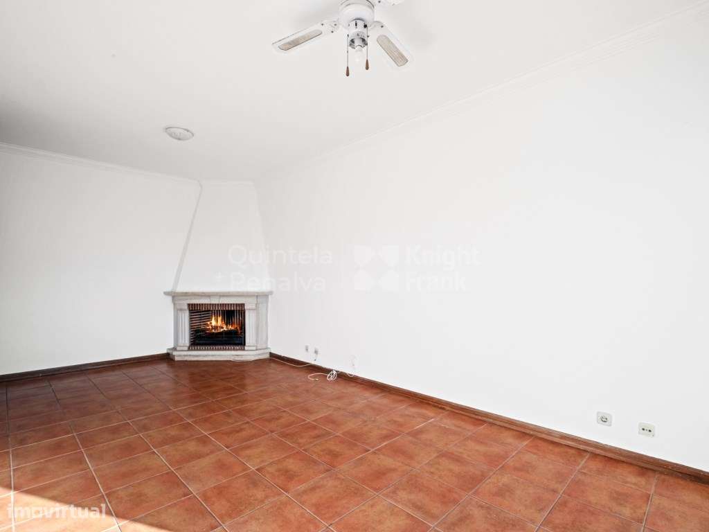 Apartamento T2 com varanda e garagem em Sassoeiros - Grande imagem: 5/25