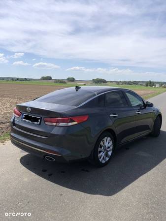 Kia Optima 2.0 L - 22