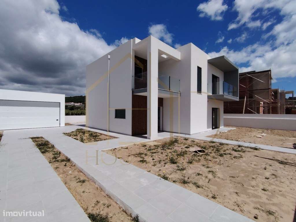 Magnífica Moradia T4 com Garagem e Piscina. Vendas de Azeitão-5