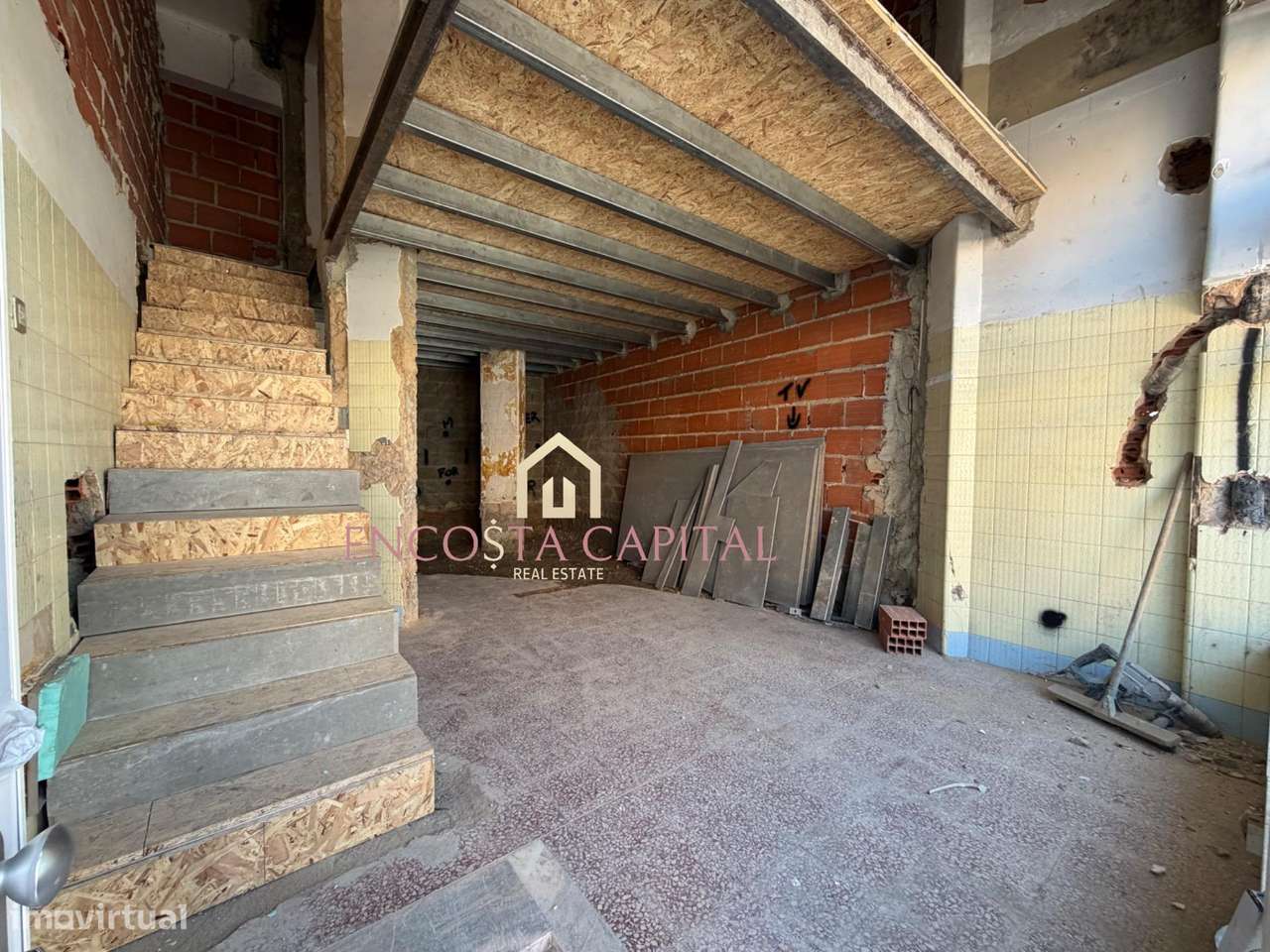Apartamento T1 com mezanime Sacavém-5