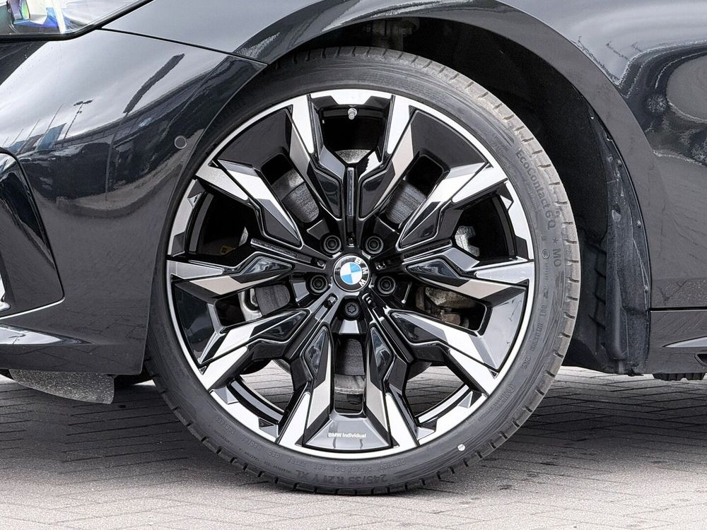 BMW Seria-5 2025 — zdjęcie 2