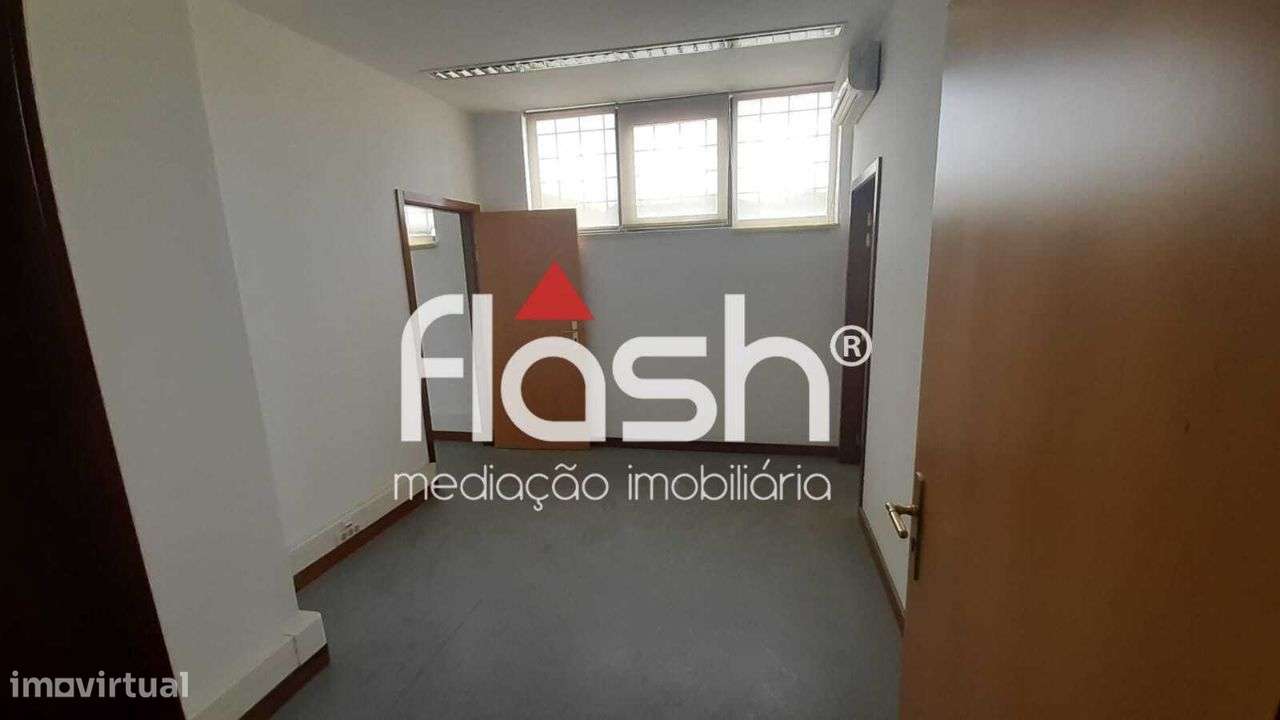 Venda de Espaço de loja/escritórios no Restelo-26