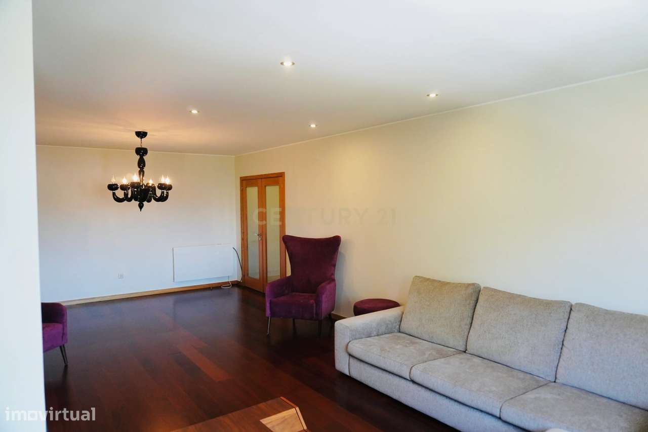 T3 com Suite, Varandas e Garagem em Lordelo do Ouro - Grande imagem: 3/29