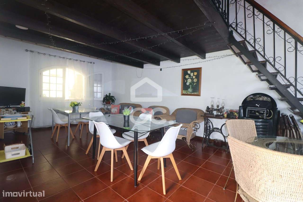 Moradia com 4 Quartos e Anexo T1  - São Vicente Ferreira - Ponta Delga-28