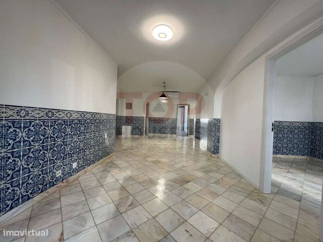 Apartamento T4 com elevador no centro de Faro - Grande imagem: 3/21