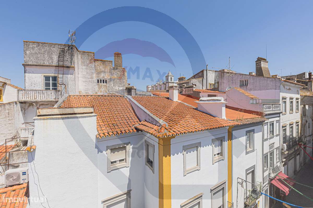 Moradia T3 Renovada no Centro Histórico de Évora – Charme Único-40