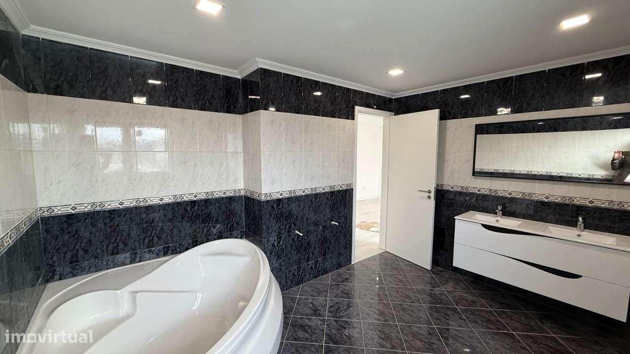 Moradia T3+1 com anexo, forno e churrasqueira, garagem e vistas da ...-20