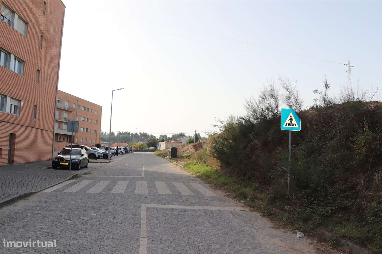 Lote de Terreno  Venda em Lustosa e Barrosas (Santo Estêvão),Lousada - Grande imagem: 4/13