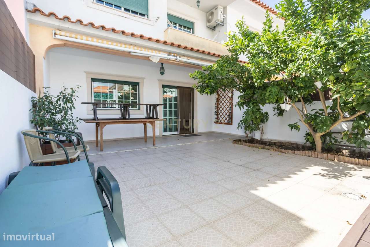 Moradia T3 c/Garagem 4 Viaturas - Foros de Amora-17
