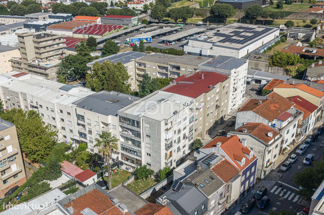 Apartamento T2 totalmente remodelado em São Lázaro - Braga-16
