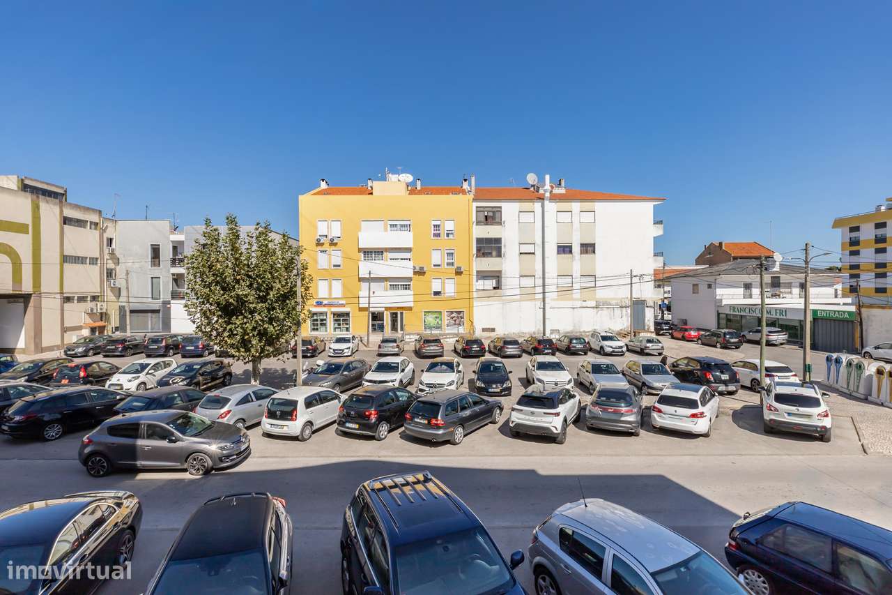 Apartamento T3 em zona central da Quinta do Conde-5