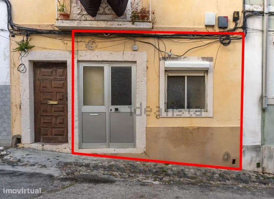 Moradia Térrea c/Logradouro na Baixa de Setúbal --Rua da Brasileira-21