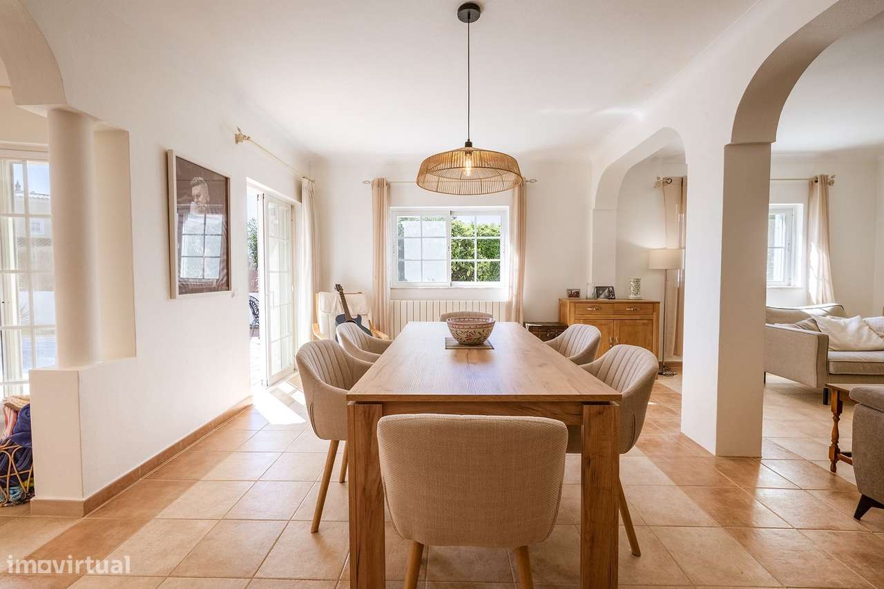 MORADIA DE 3 QUARTOS COM PISCINA E GARAGEM EM ALMADENA, PARA VENDA - Grande imagem: 5/40