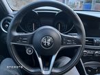 Alfa Romeo Giulia 2.0 Turbo - 14